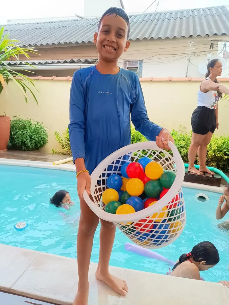 Crianças sorrindo na colônia de férias de Irajá